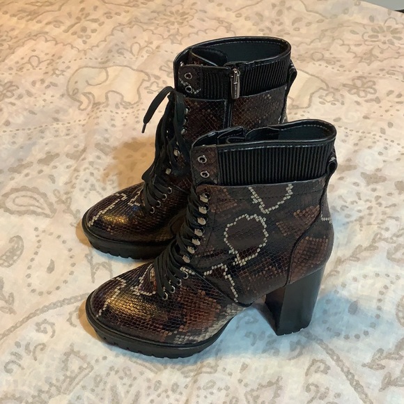 Vince Camuto Ermania Combat Block Heel Platform Boots Brown Snake Lace Up Sz 9 - Picture 3 of 11